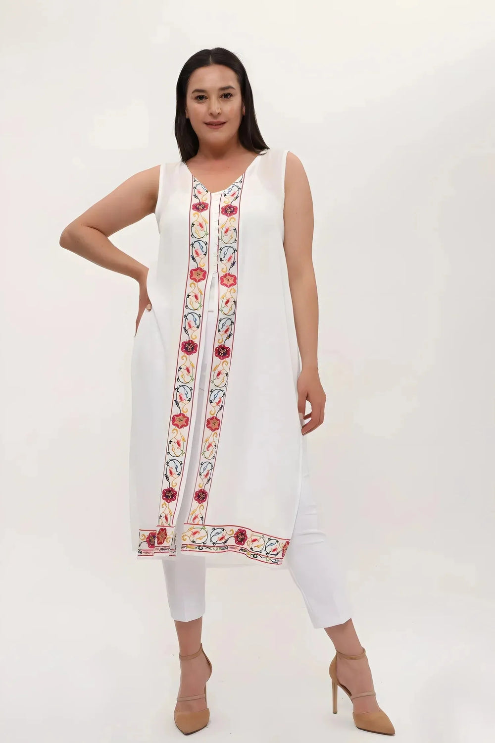 Жилет больших размеров из крепа с вышивкой — Черно-белые летние образы - Image 3