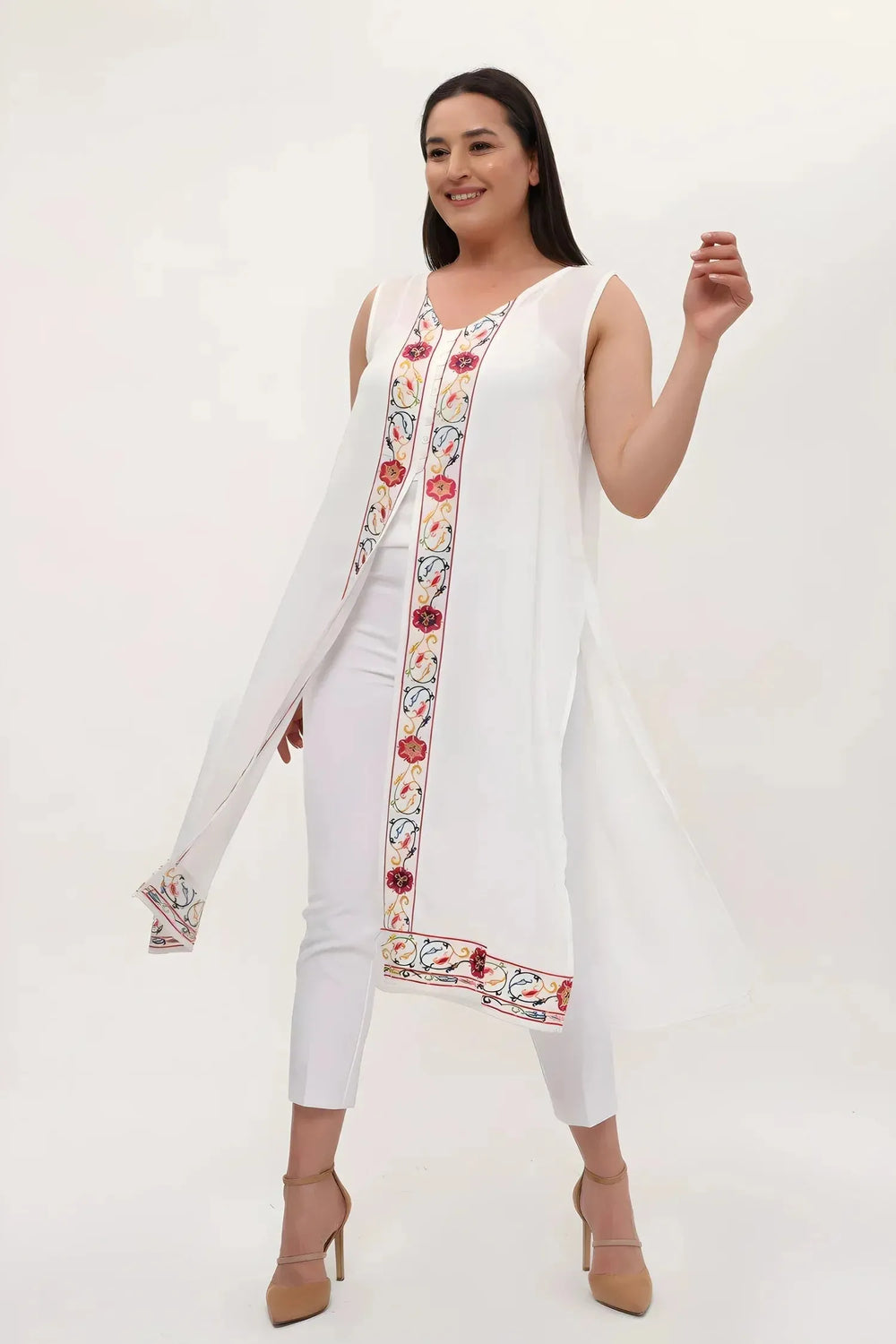 Жилет больших размеров из крепа с вышивкой — Черно-белые летние образы - Image 4