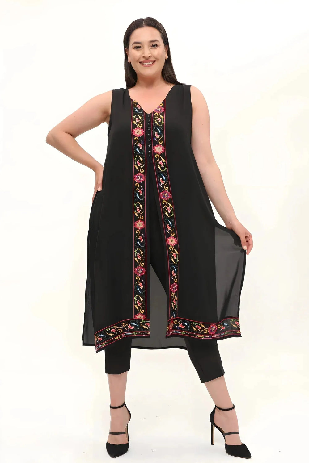 Жилет больших размеров из крепа с вышивкой — Черно-белые летние образы - Image 6