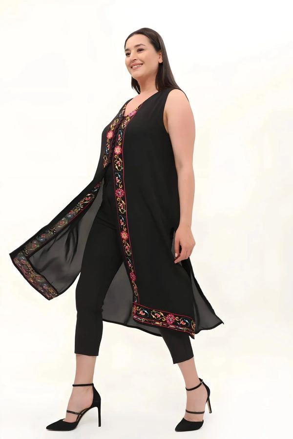 Жилет больших размеров из крепа с вышивкой — Черно-белые летние образы