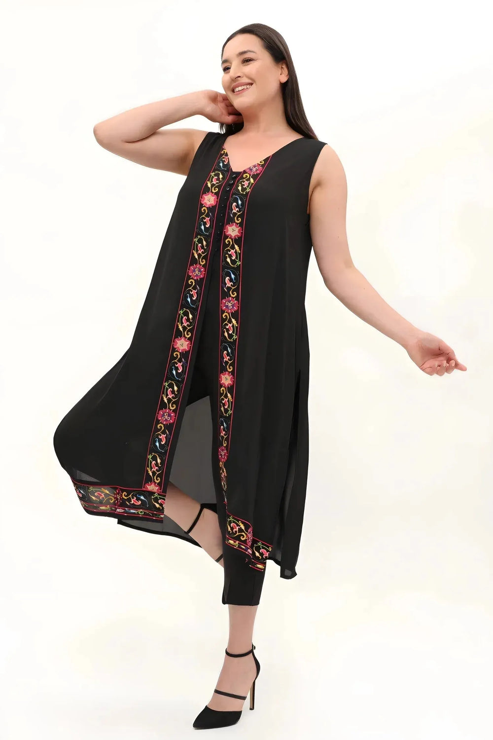 Жилет больших размеров из крепа с вышивкой — Черно-белые летние образы - Image 10