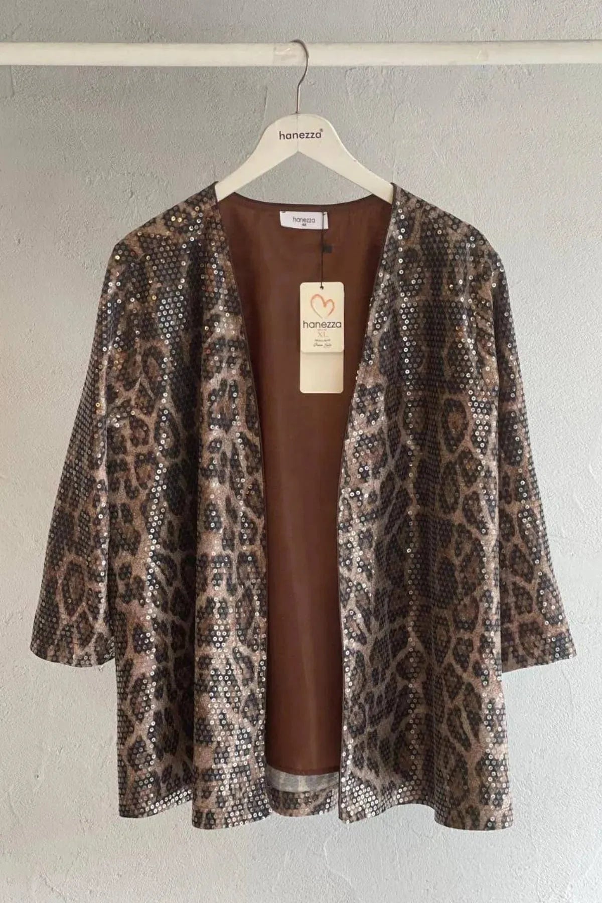 Exklusive Plus Size Abendjacke mit Pailletten und Leopardenmuster