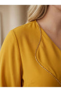 Elegante Plus Size Abendbluse mit Rüschen - Nadelspitze & Perlendetails - Jessica-Stoff