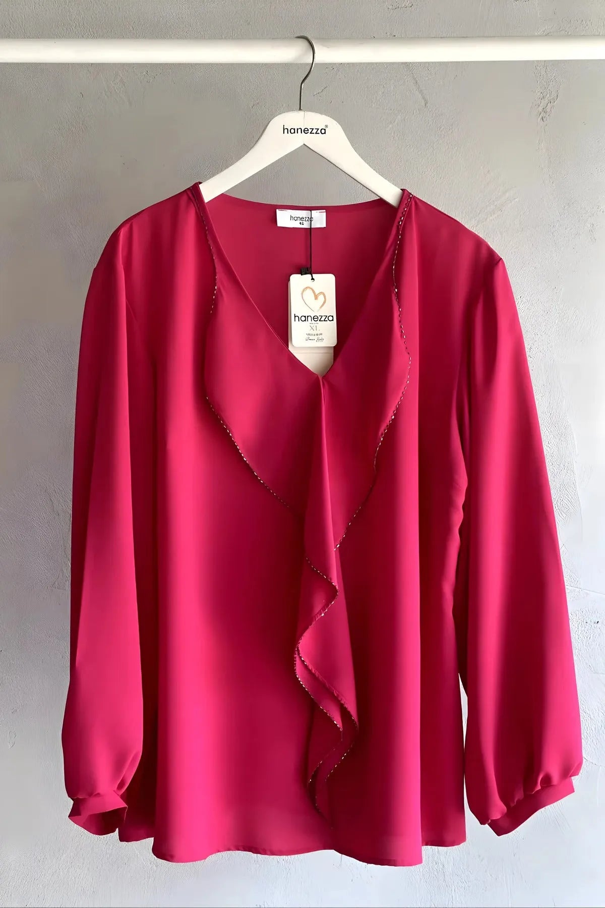 Elegante Plus Size Abendbluse mit Rüschen - Nadelspitze & Perlendetails - Jessica-Stoff