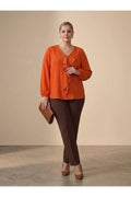 Elegante Plus Size Abendbluse mit Rüschen - Nadelspitze & Perlendetails - Jessica-Stoff