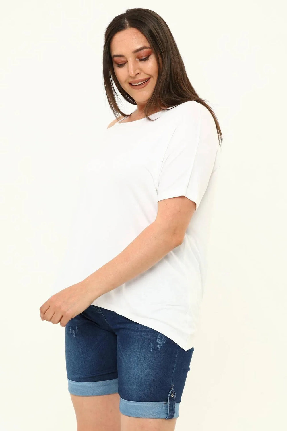 بلوزة فيسكوز بأكتاف مكشوفة: مصممة للنساء ذوات المقاسات الكبيرة - Image 5