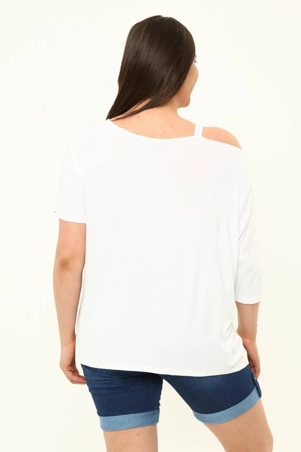 بلوزة فيسكوز بأكتاف مكشوفة: مصممة للنساء ذوات المقاسات الكبيرة