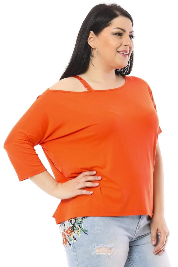 بلوزة فيسكوز بأكتاف مكشوفة: مصممة للنساء ذوات المقاسات الكبيرة