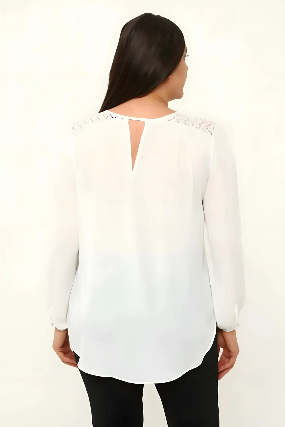 Теперь почувствуйте себя особенной: блузка из крепа с кружевными вставками на плечах - Image 3