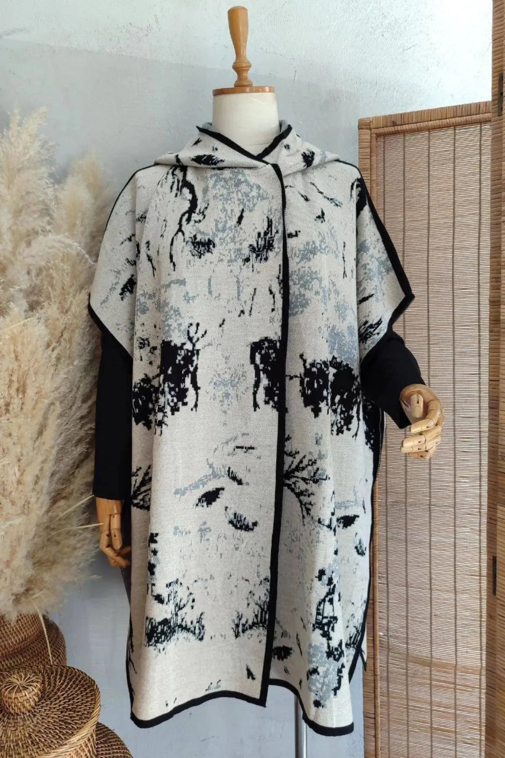 HANEZZA Plus Size Hooded Knitwear Poncho - Women - Image 1