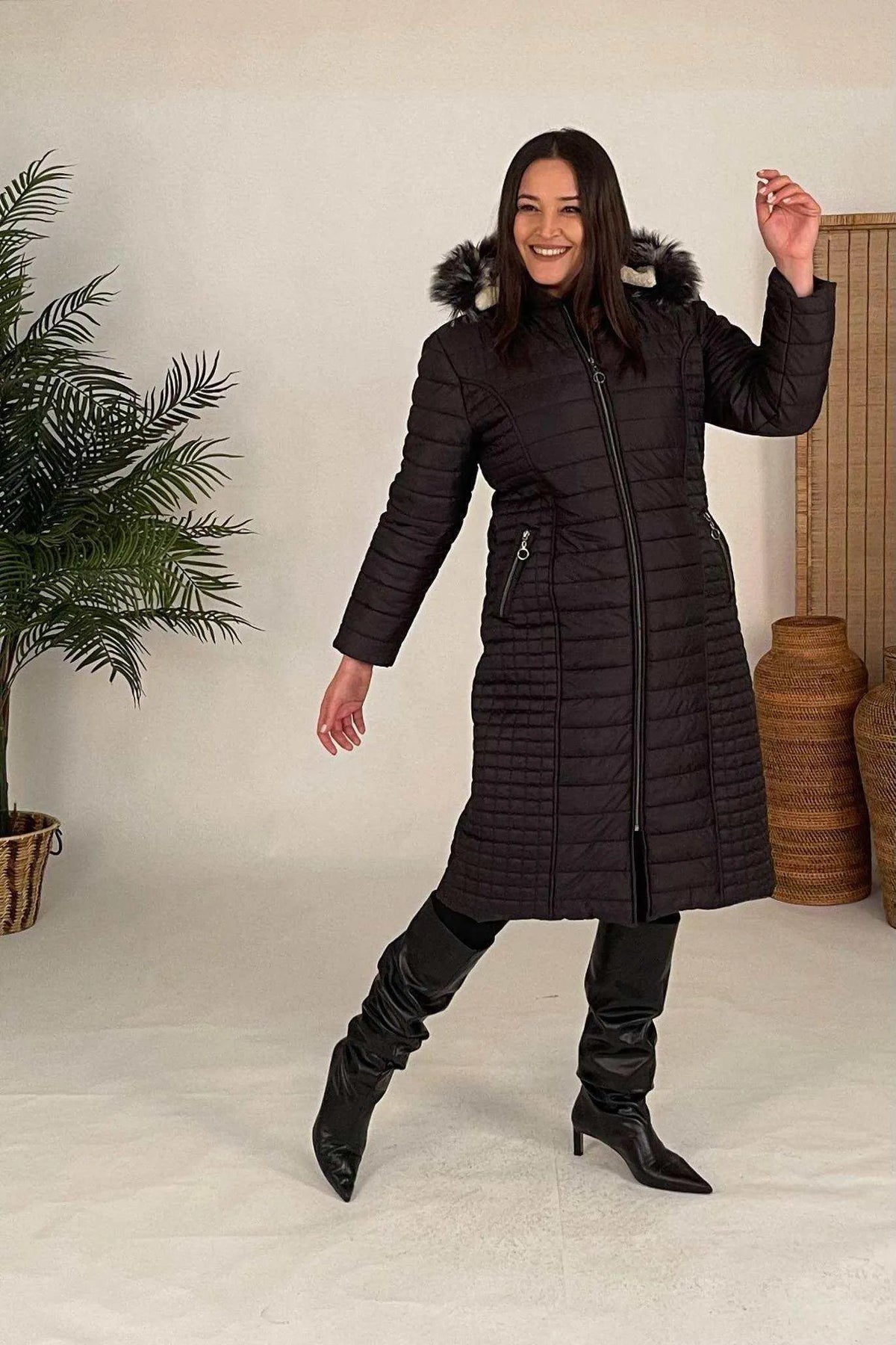 Büyük Beden Kadın HANEZZA Büyük Beden Polarlı Uzun Mont - Kürk Detaylı Kapişon Ticari Ürün Siyah Düz Kumaş