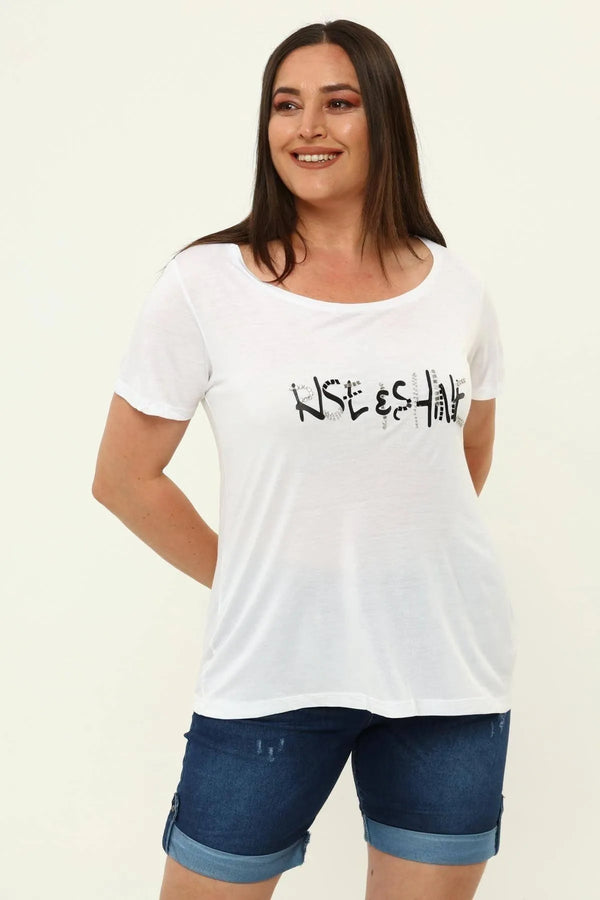 Büyük Beden Kadın Hanezza İşlemeli Yazılı T-Shirt - %100 Pamuklu Viskon Ticari Ürün Beyaz Yazılı