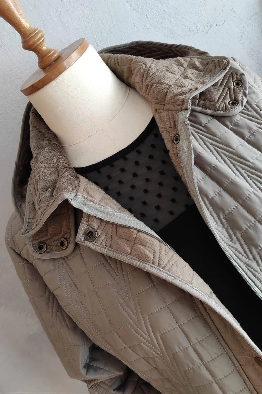 HANEZZA Wasserdichter Steppmantel - Plus Size mit Kapuze