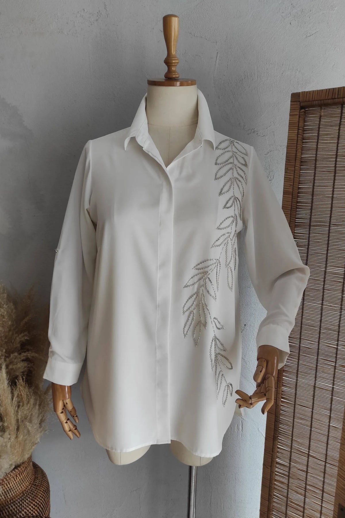 Jessica festliches handbesticktes Hemd für große Größen aus Polyester