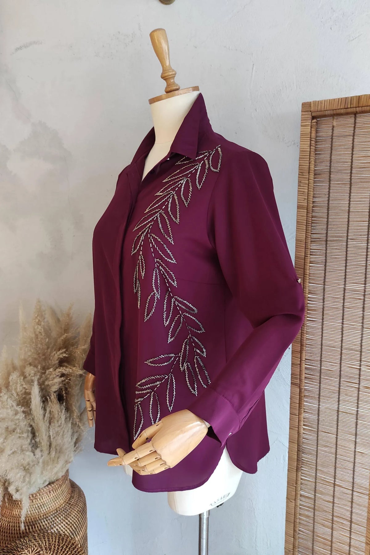 Büyük Beden Kadın Jessica El İşlemeli Abiye Gömlek Büyük Beden - Polyester Kumaş Büyük Beden Gömlek Mor Yaprak İşlemeli