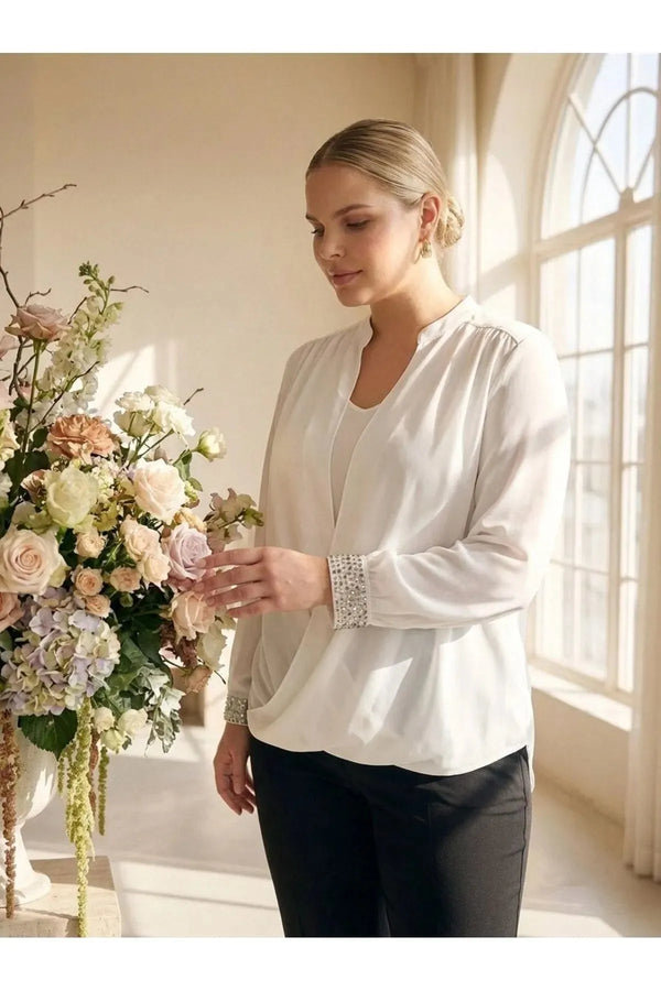 Damen Plus Size Bluse mit Wickelausschnitt und Stickerei aus Jessica-Stoff