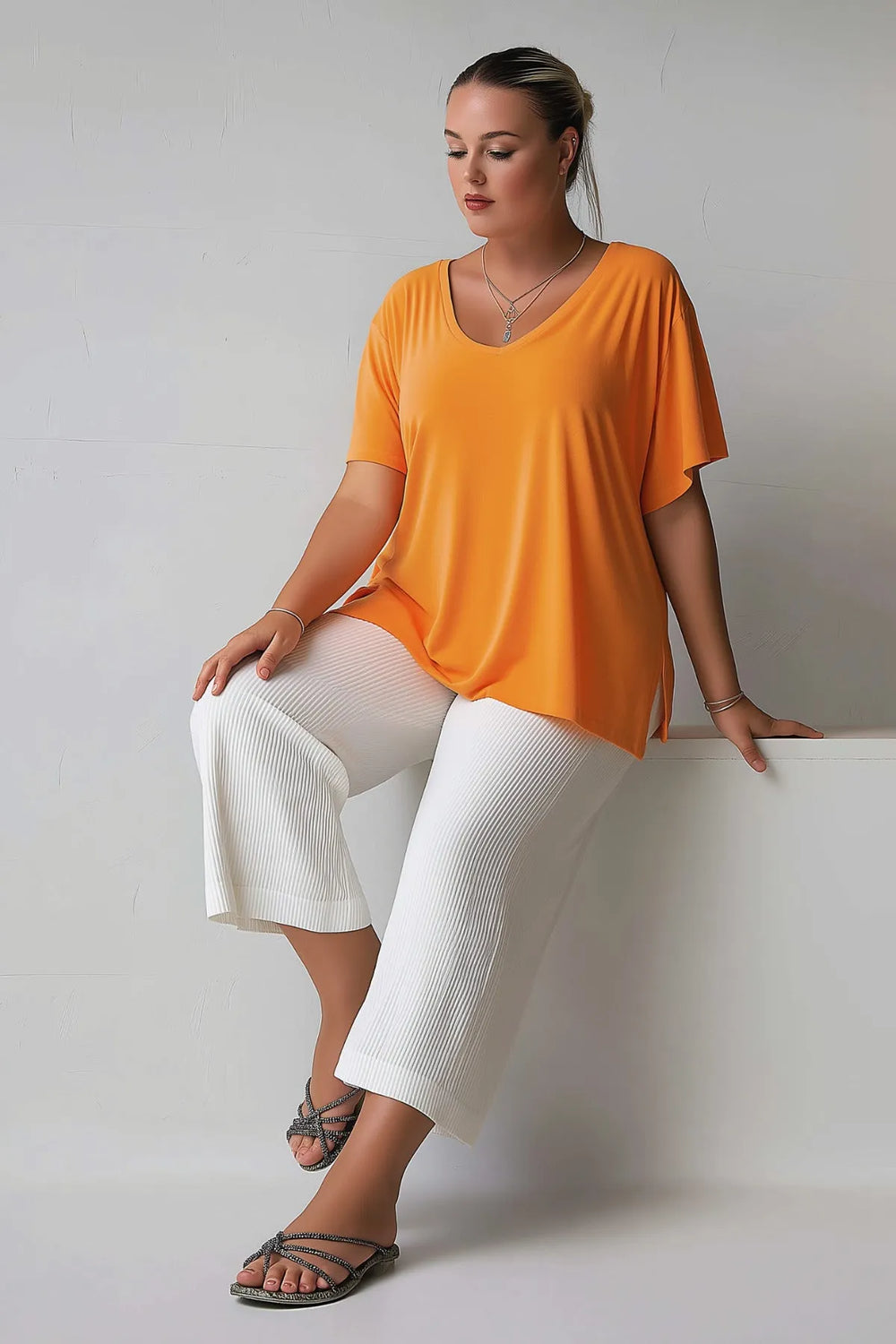 Не ограничивайте себя в комфорте: базовая футболка с V-образным вырезом - Image 12