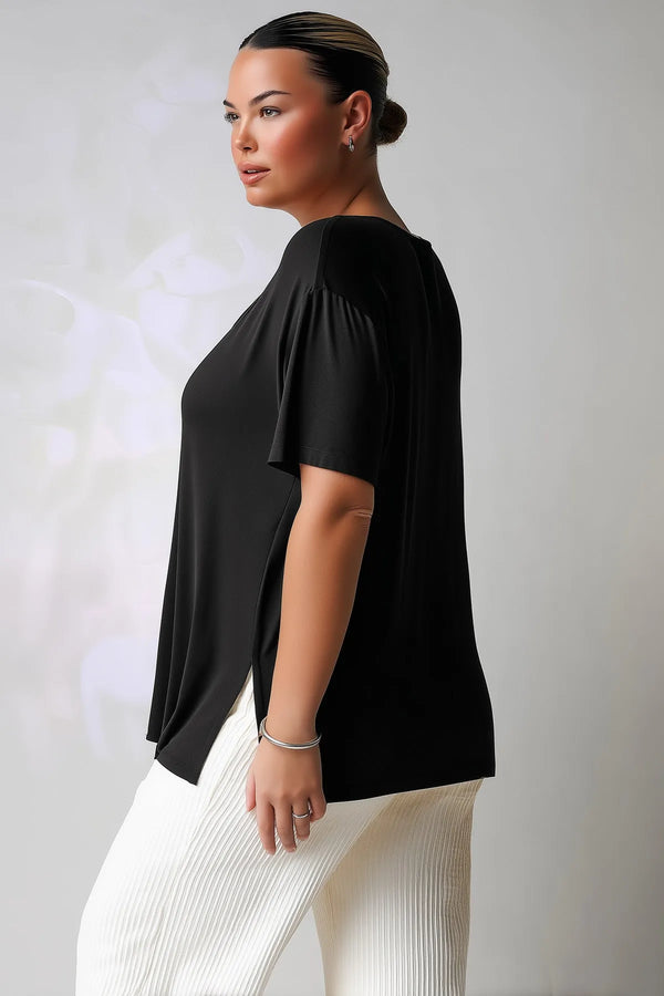 Не ограничивайте себя в комфорте: базовая футболка с V-образным вырезом