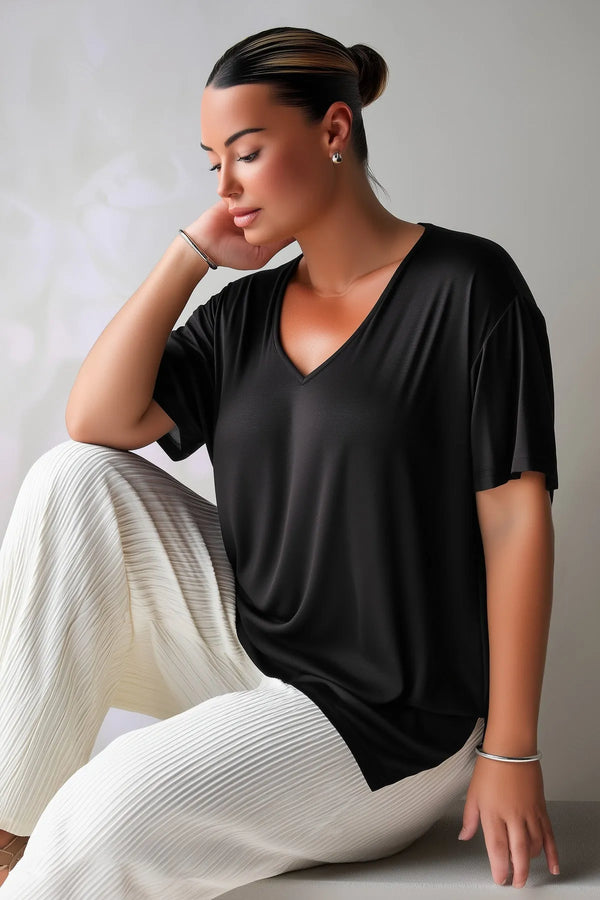 Не ограничивайте себя в комфорте: базовая футболка с V-образным вырезом