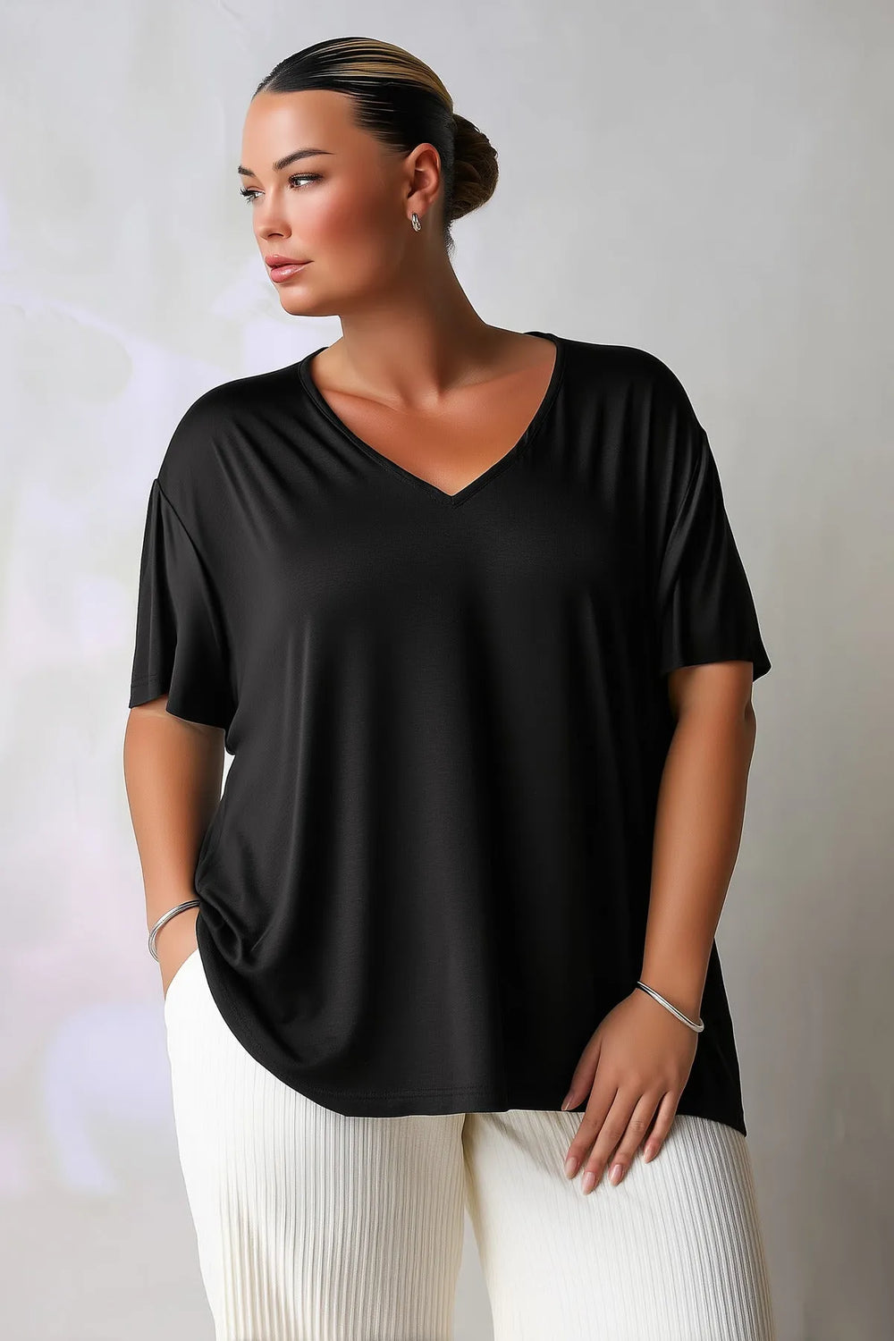 Не ограничивайте себя в комфорте: базовая футболка с V-образным вырезом - Image 17