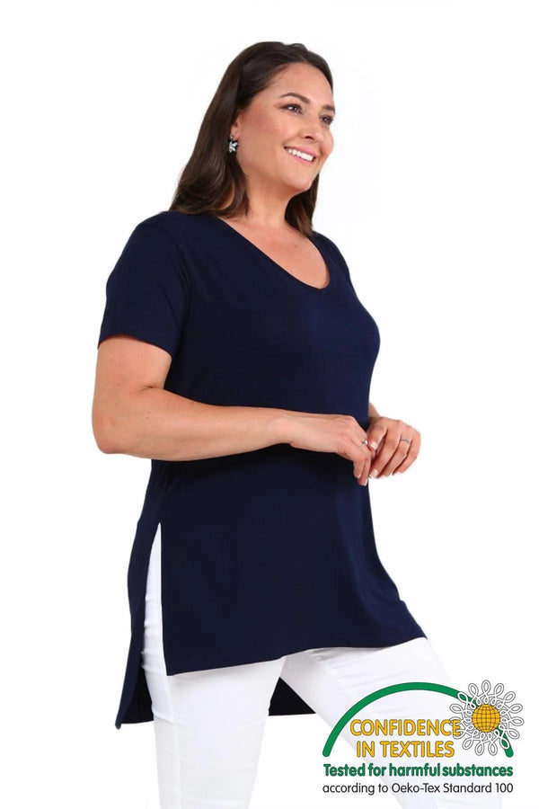 Не ограничивайте себя в комфорте: базовая футболка с V-образным вырезом