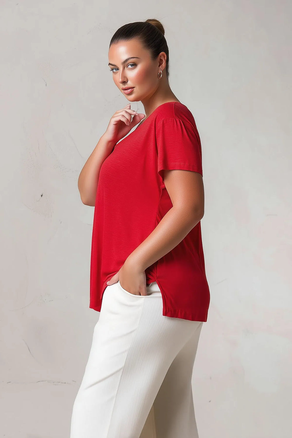 Не ограничивайте себя в комфорте: базовая футболка с V-образным вырезом - Image 23