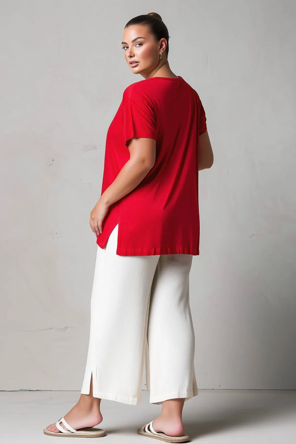 Не ограничивайте себя в комфорте: базовая футболка с V-образным вырезом