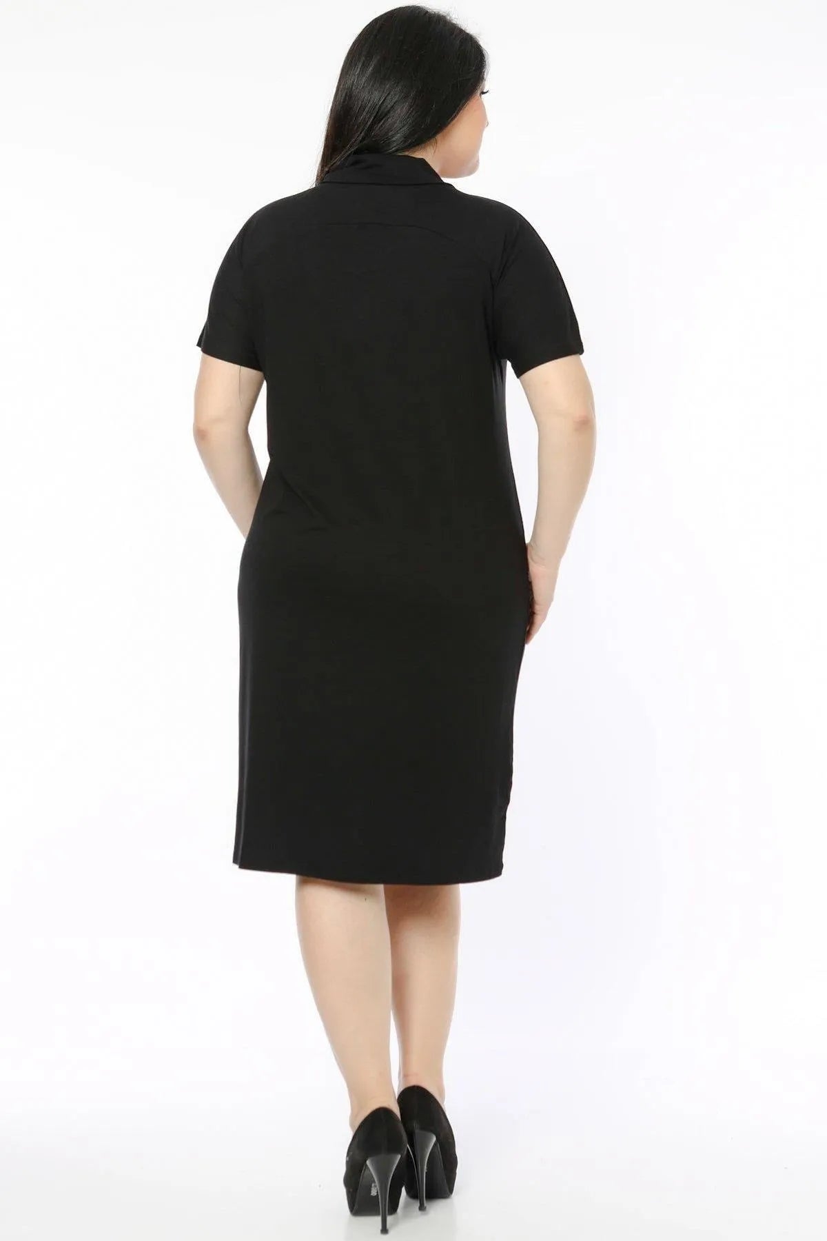 Kleid mit Krawattenkragen und Stickerei-Details an den Schultern