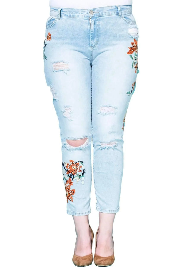 Джинсы с вышивкой, подчеркивающие элегантность деталей