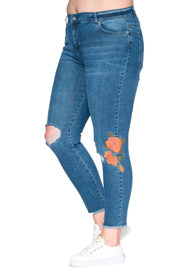 Büyük Beden Kadın Nakışlı Çiçek Desenli Yırtık Kot Pantolon - Pamuklu Ticari Ürün Mavi Nakışlı