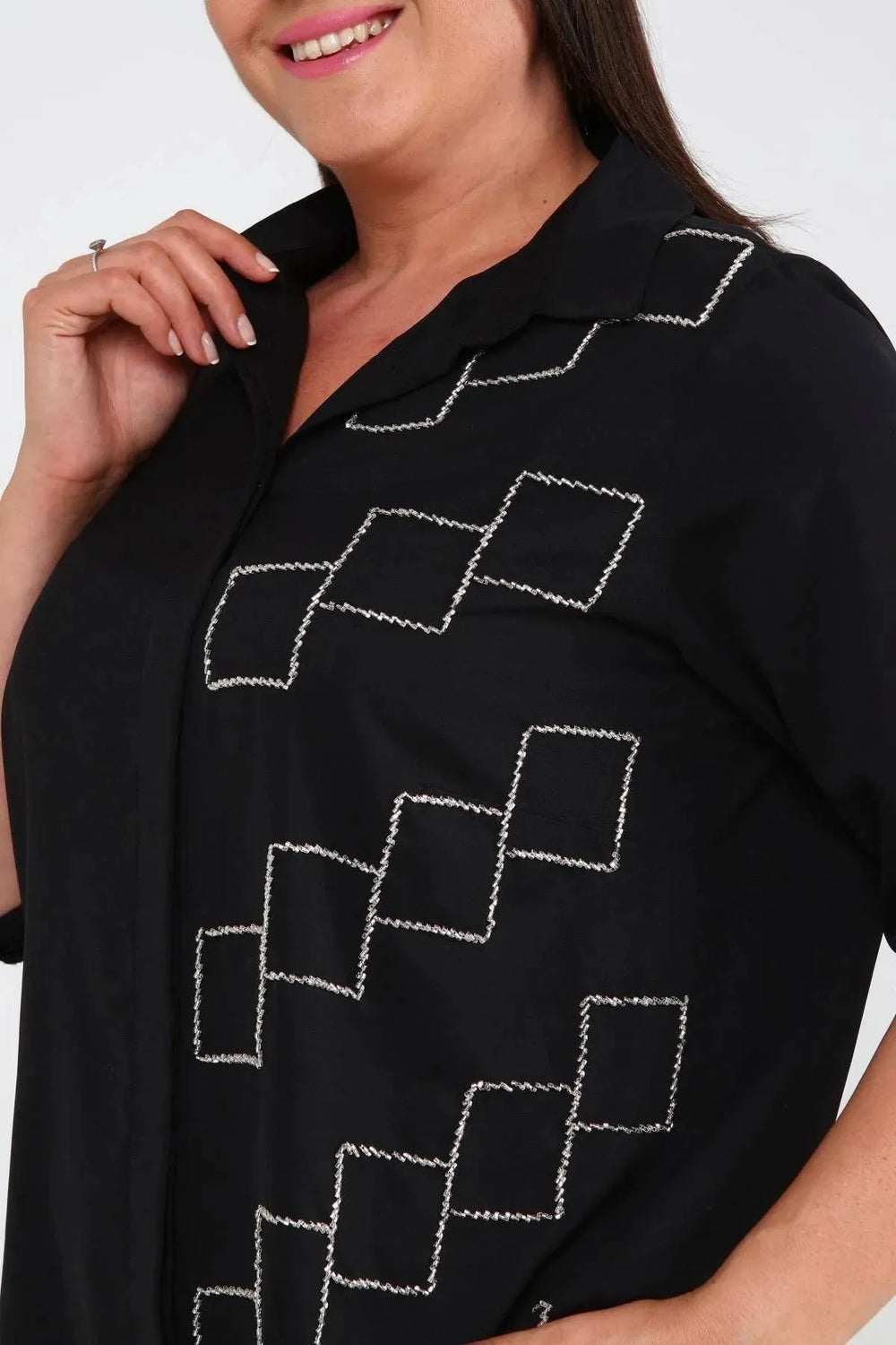 Yılbaşı Işıltısı: Yılbaşı Için El Işlemeli Gömleklerle Fark Yaratın - Image 4