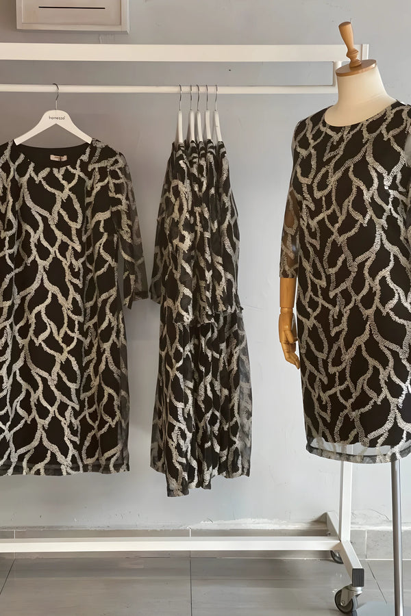 Elbise, büyük beden kadın giyim, şık ve zarif tasarım.